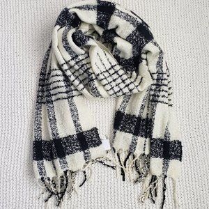 GAP Black and White Plaid Cozy Scarf NWT